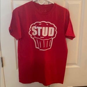 red men’s medium stud muffin tee shirt